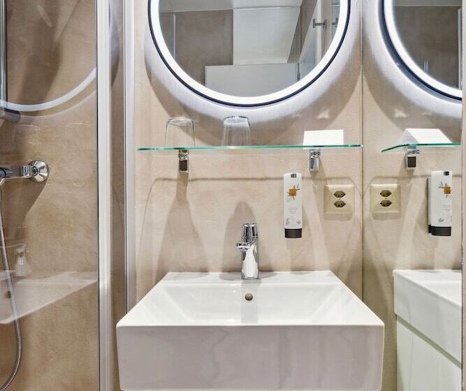 Номер Стандарт, Hôtel De La Couronne