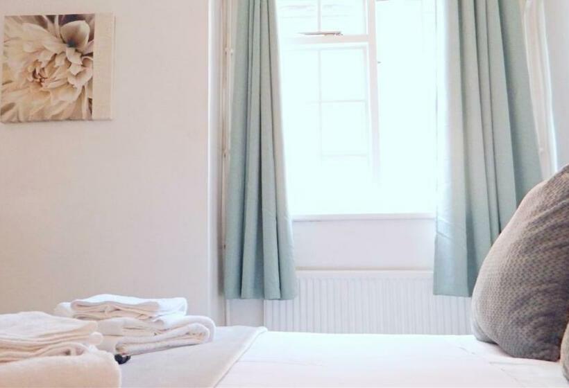 Номер Стандарт, Kings Head Inn, Warwick