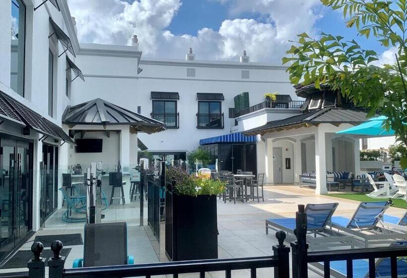 带观景和大床的豪华房间, Inn On Fifth