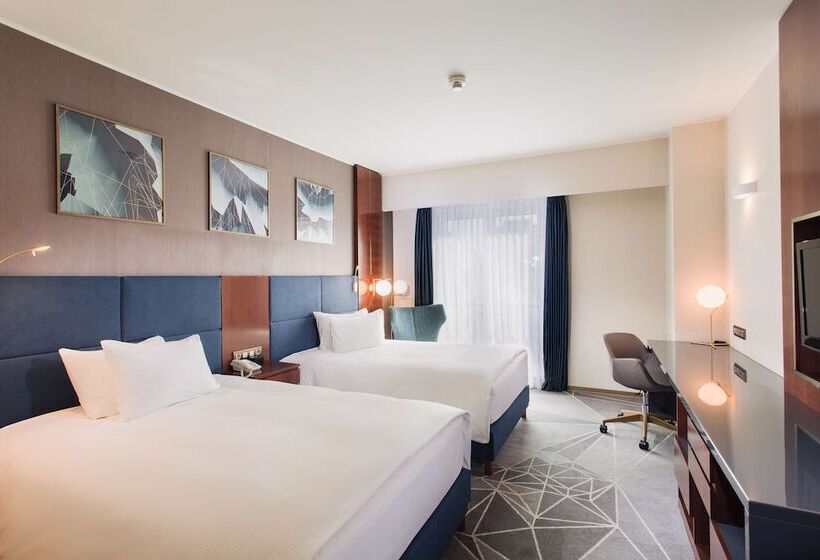 스탠다드 룸 더블 침대 2개, Doubletree By Hilton Cluj – City Plaza