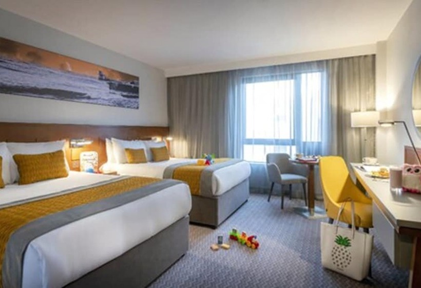 디럭스 패밀리 룸, Maldron Hotel Parnell Square Dublin City