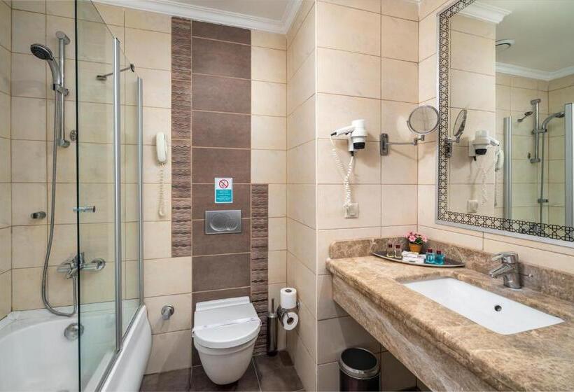 اتاق استاندارد سه نفره, Mukarnas Spa & Resort
