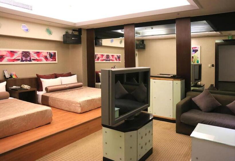 اتاق لوکس خانوادگی, Instone Motel