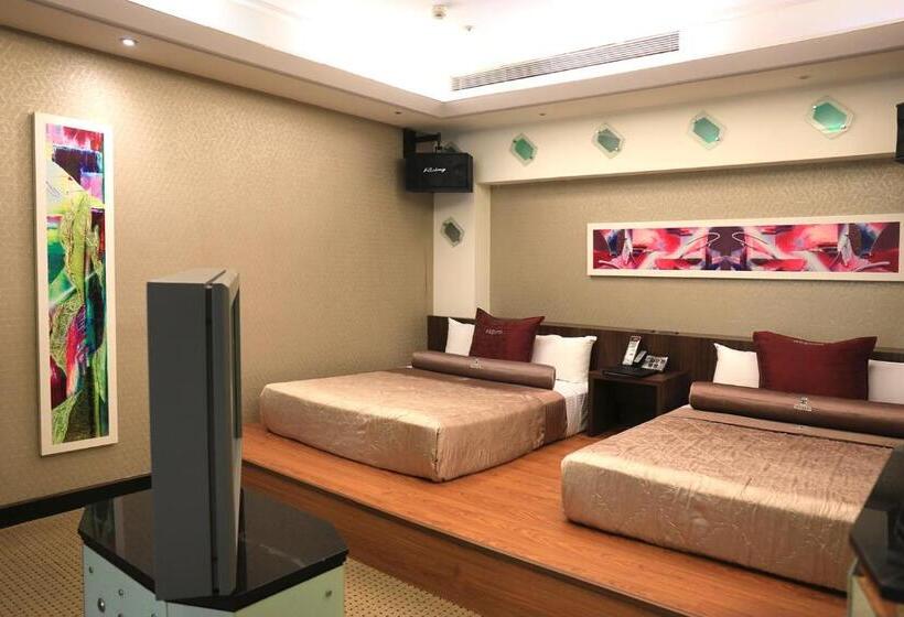 اتاق لوکس خانوادگی, Instone Motel