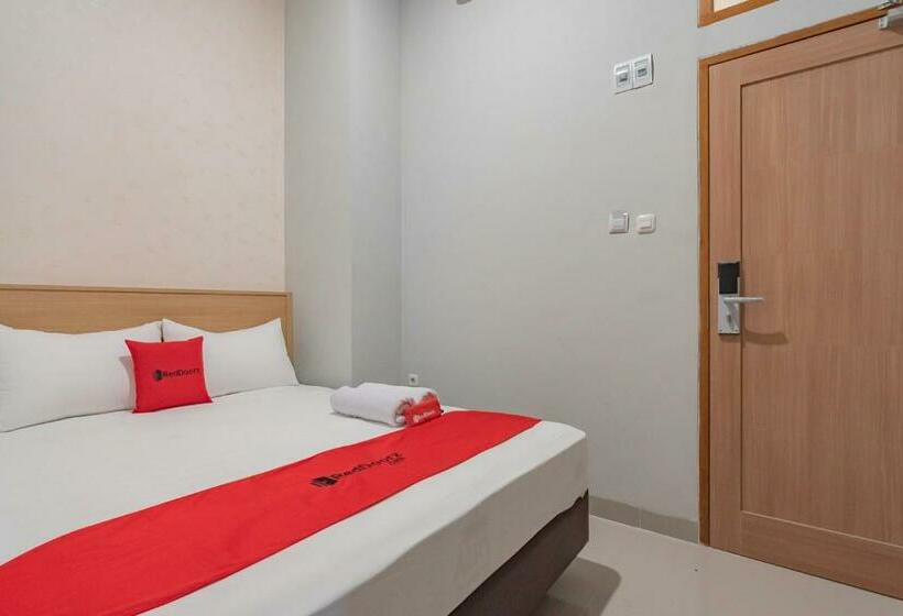 Номер Стандарт, Reddoorz Plus @ Karapitan Street