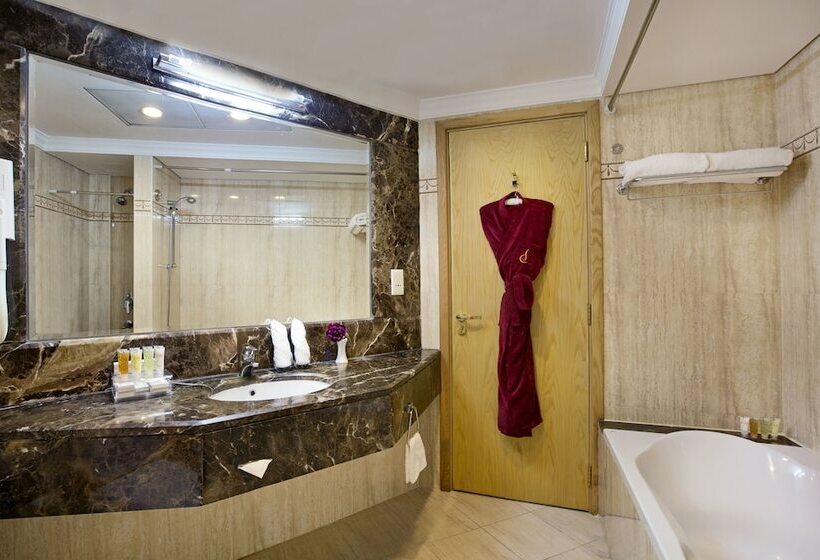 Family Connecting Room, City Seasons Hotel Dubai