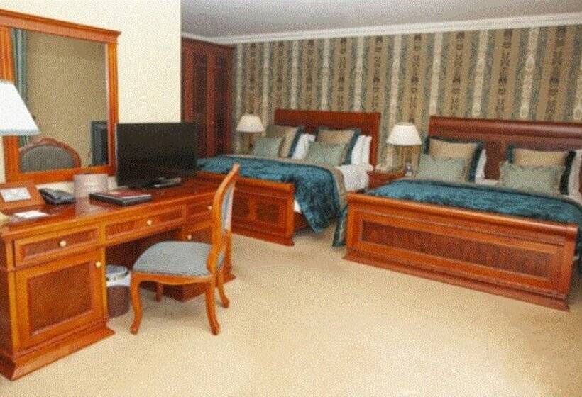 Полулюкс, Knightsbrook Hotel & Golf Resort