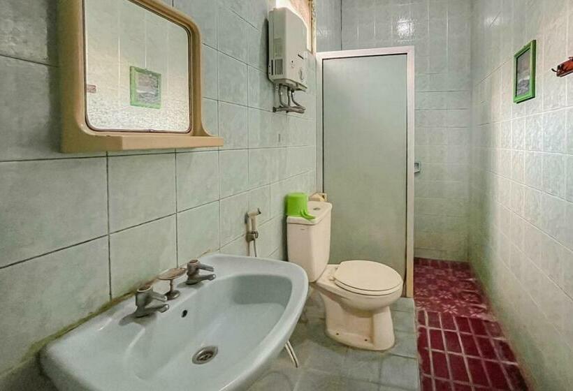 اتاق خانوادگی, Urbanview Hotel Near Jatim Park 1 By Reddoorz