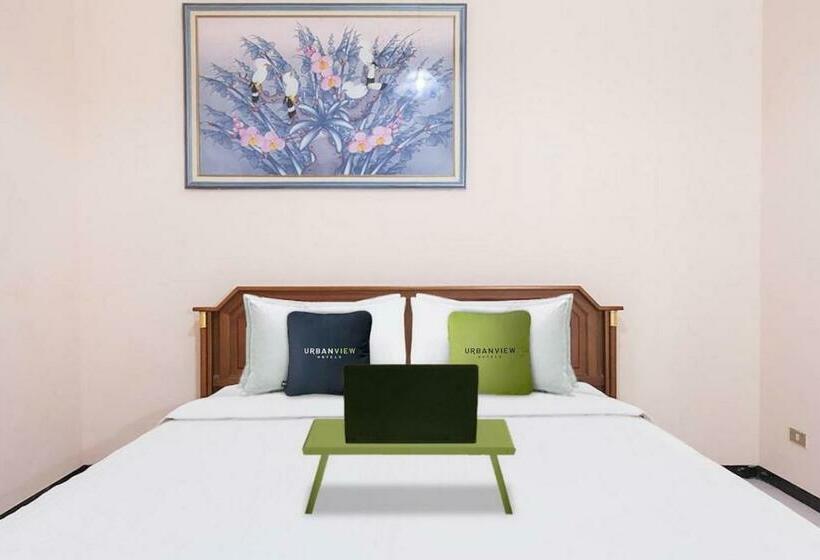اتاق استاندارد, Urbanview Hotel Near Jatim Park 1 By Reddoorz
