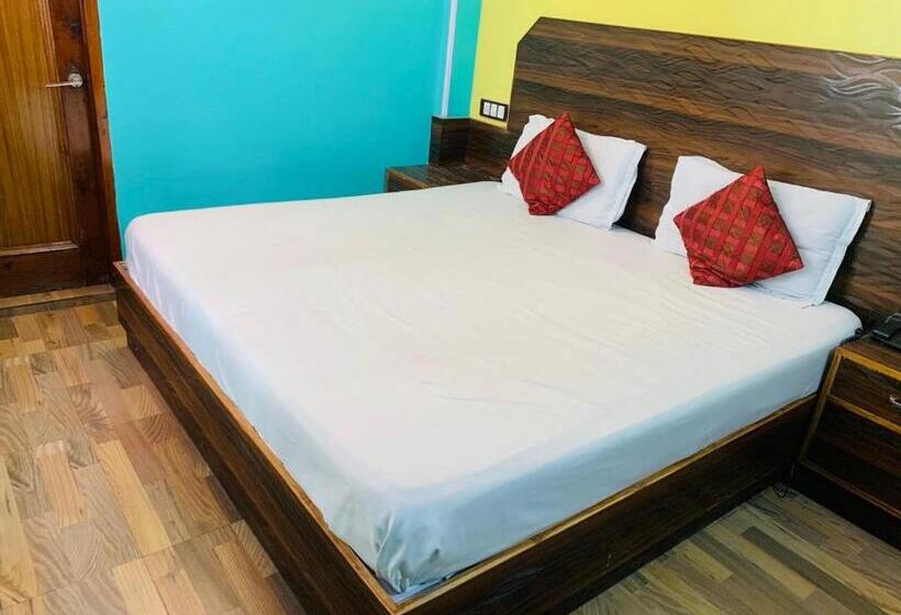 Quarto Economy, The Boho Near Mall