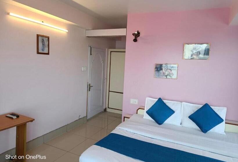 Quarto Economy, The Boho Near Mall