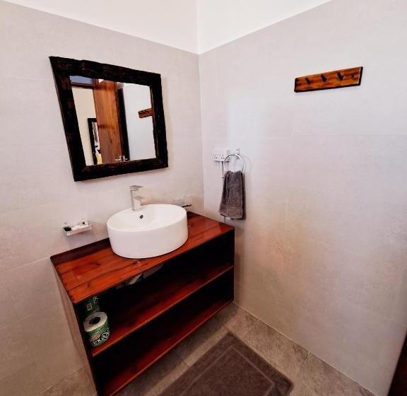 Номер Стандарт Вид на Бассейн, Mimi Na Wewe Villa