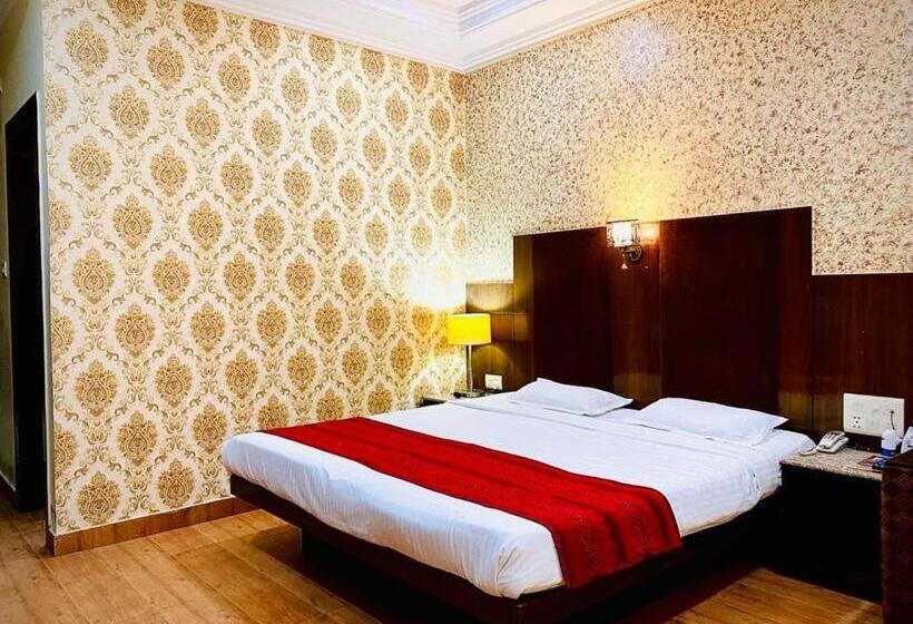 Номер Deluxe Кровать Кинг, Prayag Inn