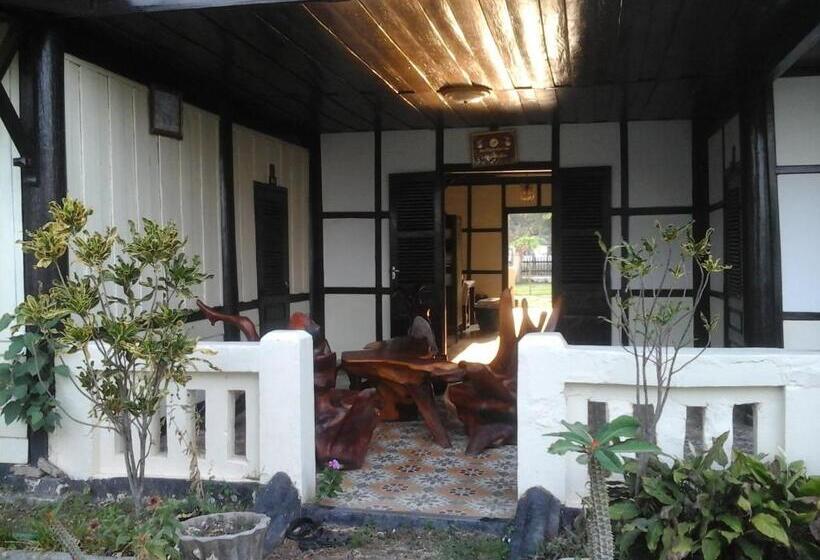 Трехместный Номер Стандарт Вид на Сад, Kongmany Colonial House