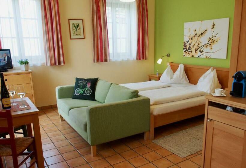 Номер Стандарт с Балконом, Ad Vineas Gästehaus Nikolaihof Hotel Garni