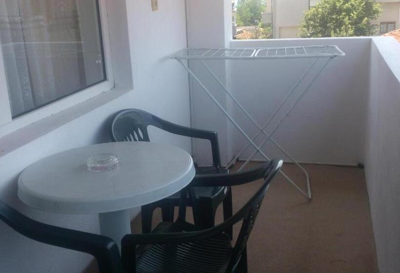 Трехместный Номер Стандарт с Балконом, Svetla Guest House