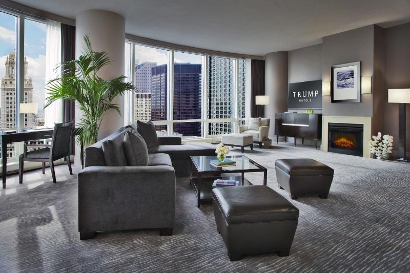 Deluxe Suite, Trump International Hotel & Tower Chicago