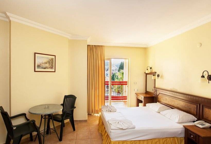 דירת חדר, Club Amaris Apartment