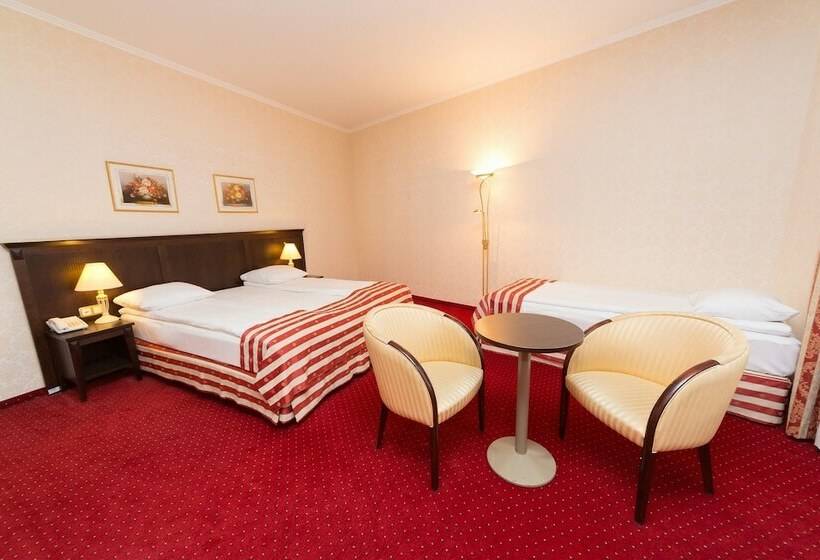 اتاق استاندارد سه نفره, Gertrude Hotel Self Check In