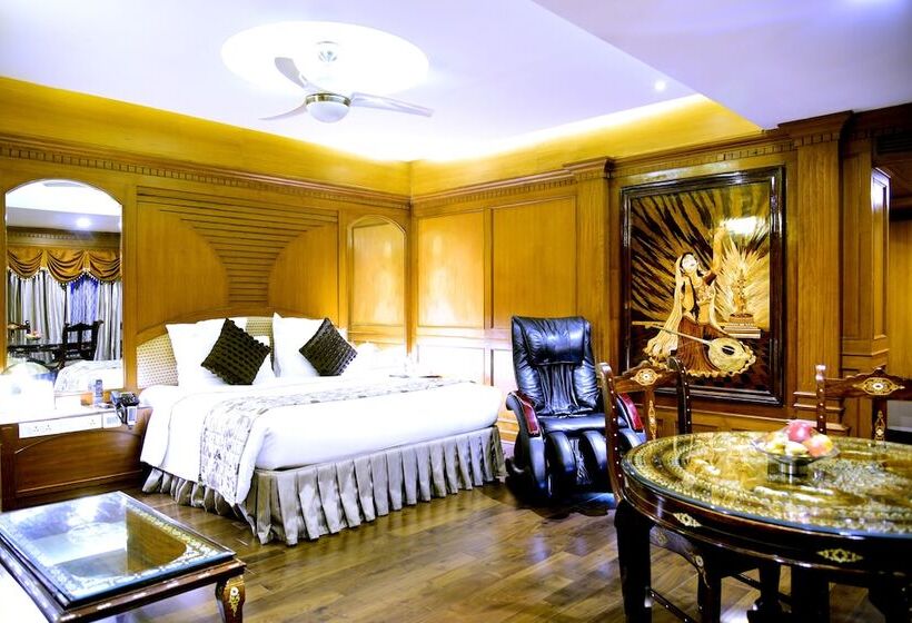 高级套房, Sandesh The Prince