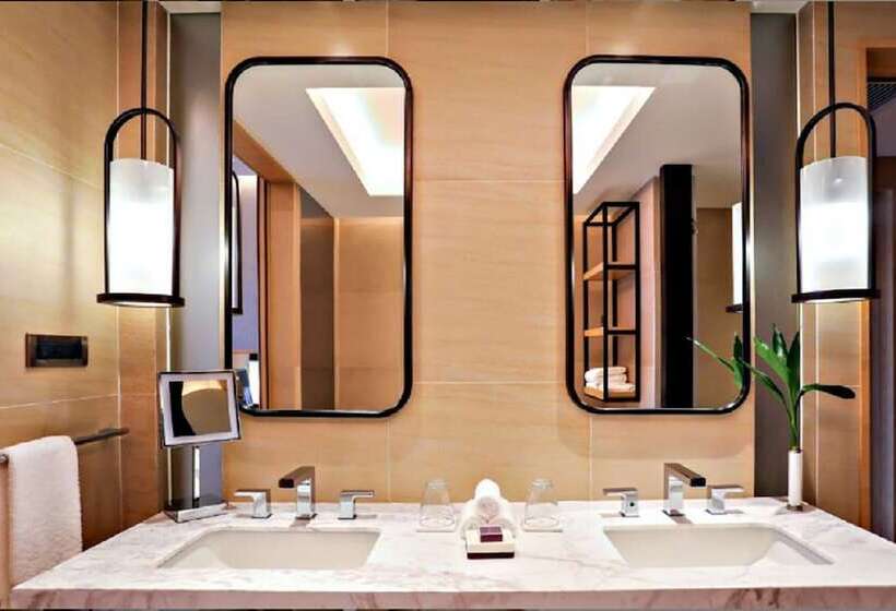 Клубный люкс с видом на море, The Ritzcarlton Sanya, Yalong Bay