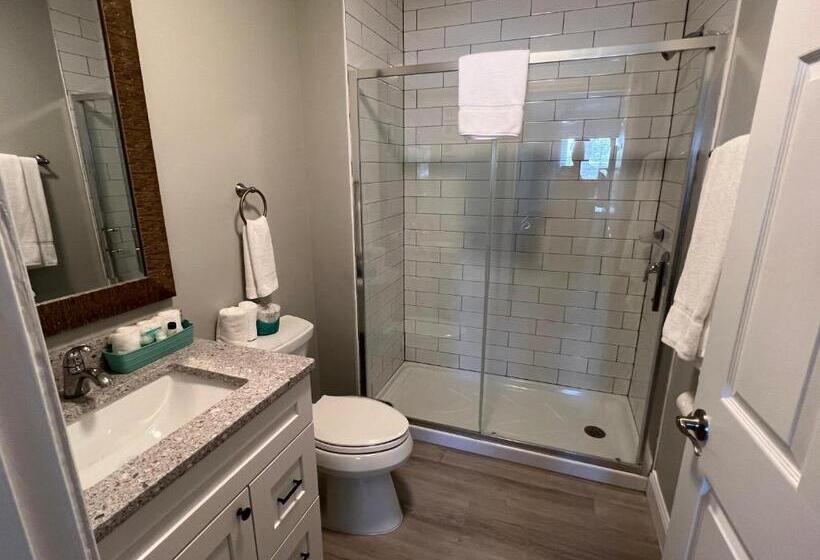 2 Bedrooms Suite 2 Bedrooms Lake View, Marco Island Lakeside Inn
