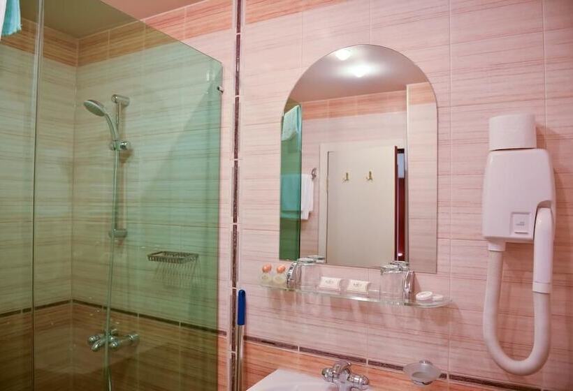 Family Suite, Martin Club
