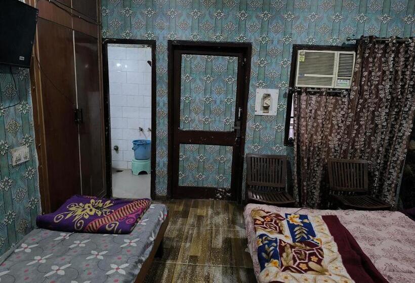 Номер Стандарт Трехместный, Jogi Guest House For Families,friends Guest Facilities Fully Furnished Ac Rooms, Wifi, Lcdtvcable, A