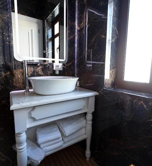 اتاق لوکس چهار تخته, Villa Domenico Korce