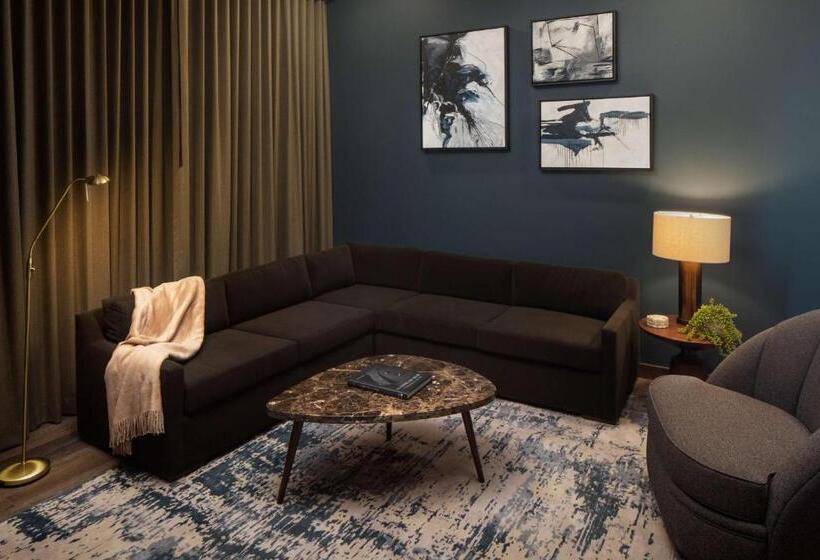 מיטת קינג בסוויטה, Thompson San Antonio   Riverwalk, By Hyatt