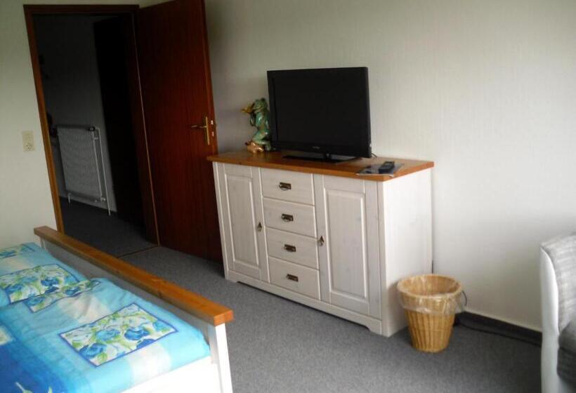 Люкс Вид на Сад, Room And Kitchen Im Katerberg