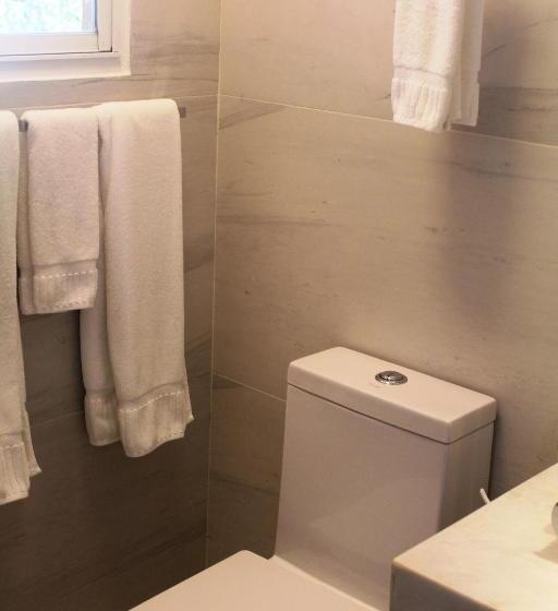 Полулюкс, Albrook Inn