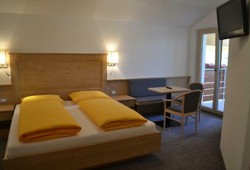 اتاق استاندارد با بالکن, Alpshotel Bergland