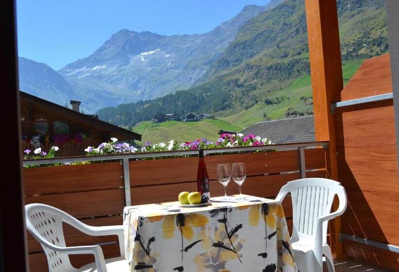 اتاق استاندارد سه تخته با بالکن, Alpshotel Bergland