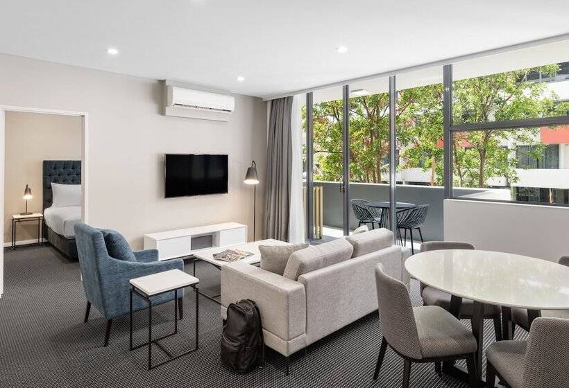 套房, Meriton Suites Waterloo
