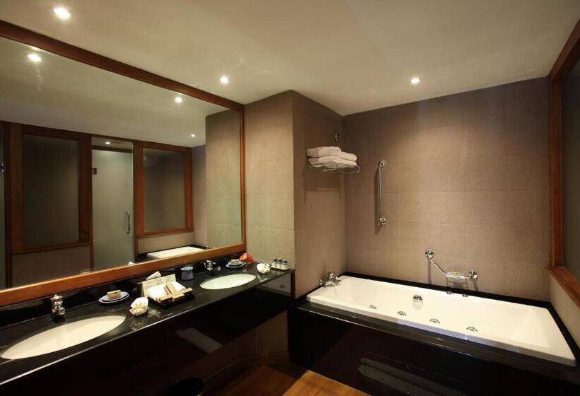 سوئیت اجرایی با چشم‌انداز دریا, The Blue Water   Bawa Heritage   City Resort