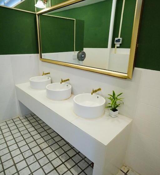 带共用浴室的标准房间, Barn Laos Hostel
