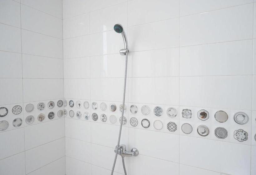 Семейный Номер, Sans Hotel Empress Simpang Lima
