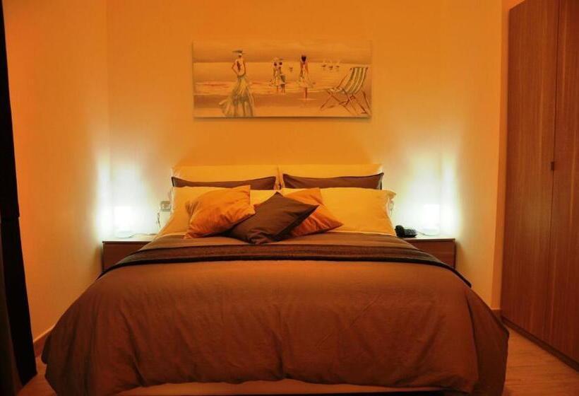 اتاق استاندارد سه نفره, B&b Chiaia 216