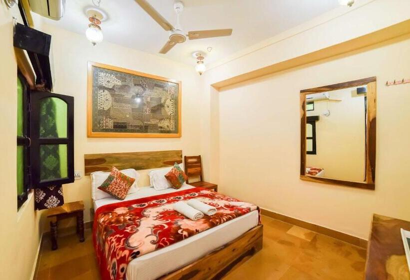 豪华房间, Shanti Home