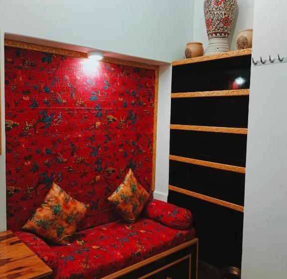 带大床的复式套间, Shanti Home
