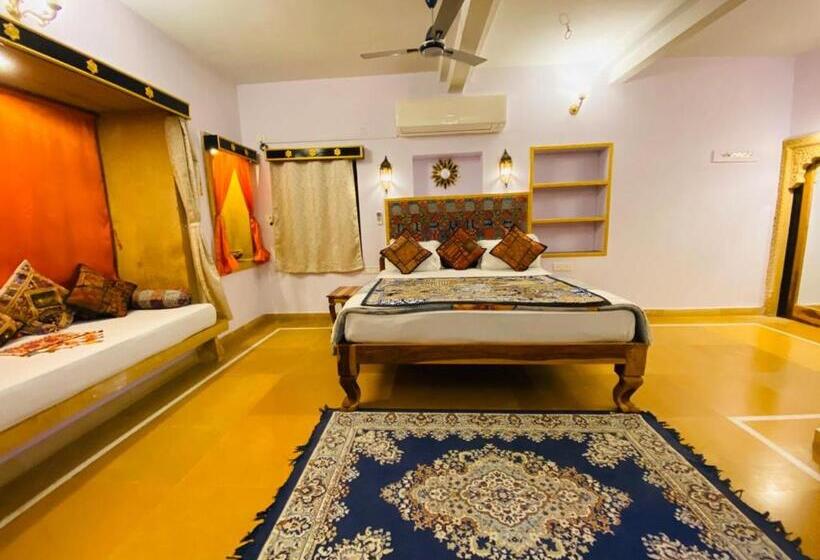 带阳台套房, Shanti Home