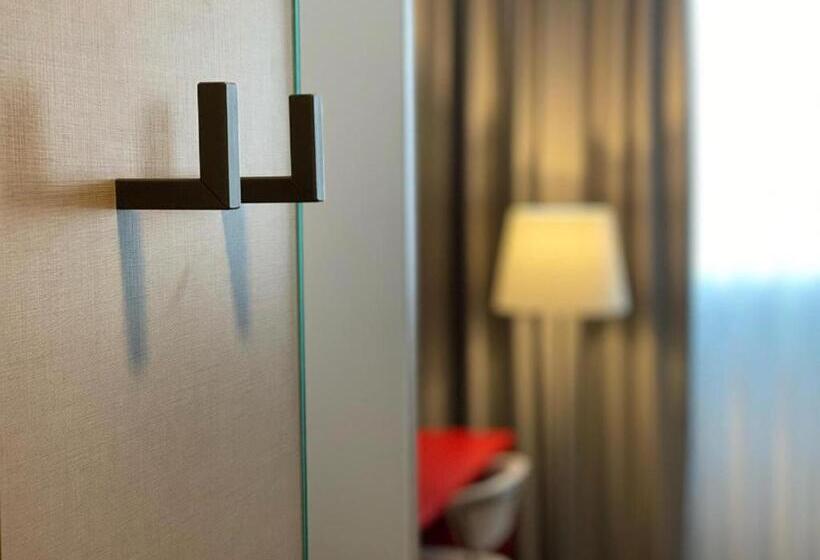 스탠다드 룸 거실포함, Amedia Milan, Trademark Collection By Wyndham