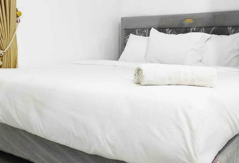 Номер Deluxe, Pertiwi Homestay Near Museum Angkut Batu Mitra Reddoorz