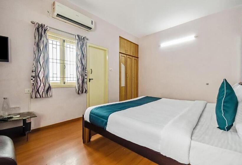 اتاق استاندارد با بالکن, Vaccinated Staff  Silverkey Executive Stays 78621 Second D Residency