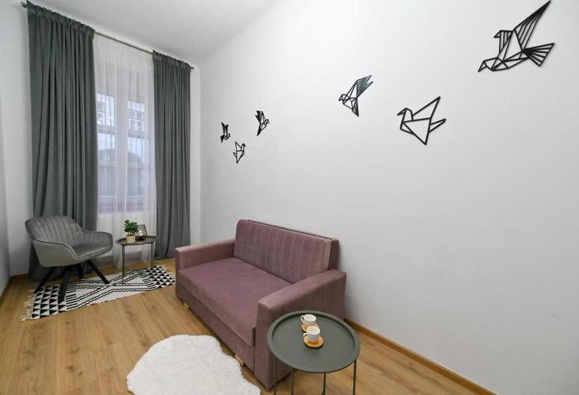سوییت جونیور, Althof Apartments