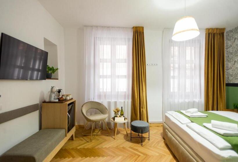 اتاق استاندارد, Althof Apartments