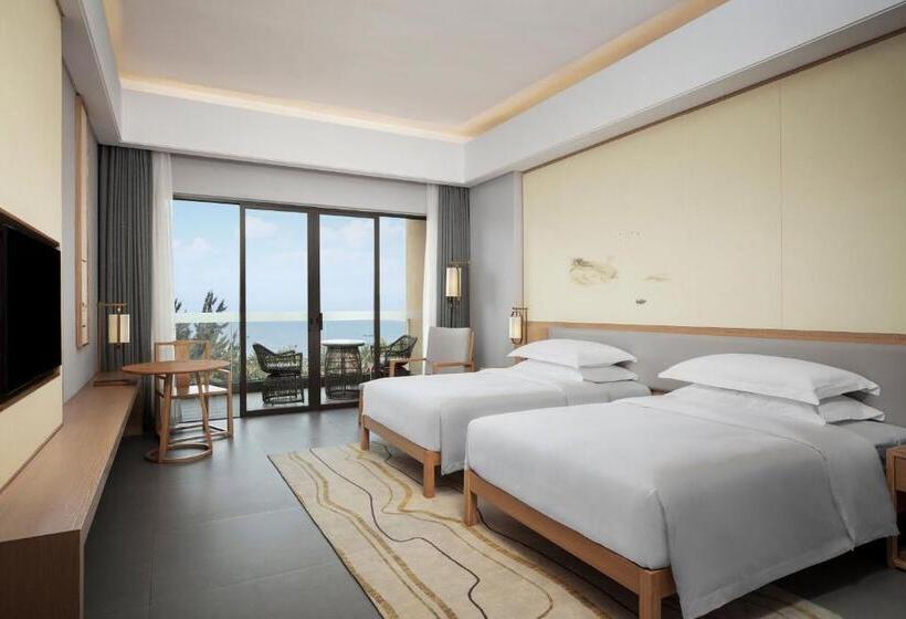 Номер Deluxe Вид на Море с Балконом, Sheraton Maoming Romantic Beach Resort