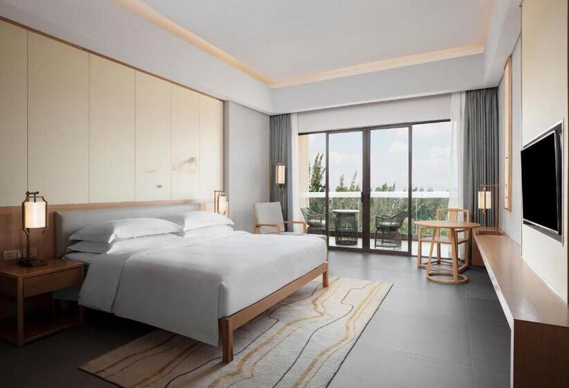 Люкс Кровать Кинг, Sheraton Maoming Romantic Beach Resort