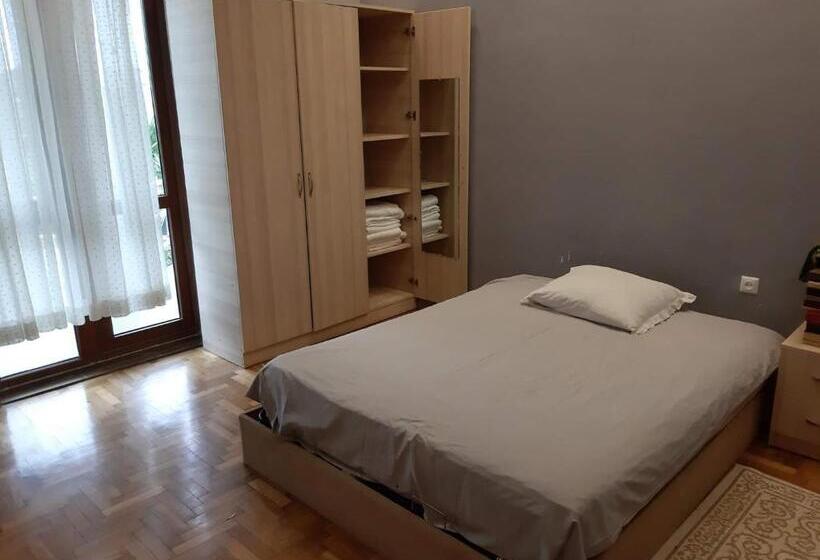 バルコニー付スタンダード４ベッドルーム, Merabi Guest House